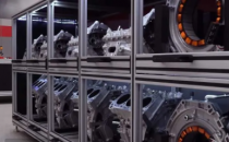 3月7日讴歌展示了制造NSX双涡轮增压V6背后的科学
