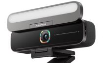 Anker的新2K网络摄像头有一个LED灯条