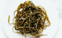 美味的海藻是冲绳的膳食主食冲绳是地球上最长寿的人的家园
