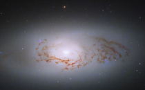 哈勃太空望远镜发现美丽的透镜状星系